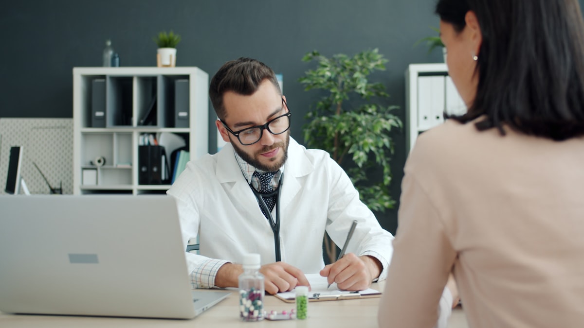 Középkorú nő wellness pillanata
